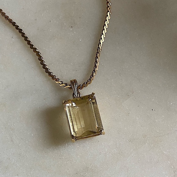 beautiful vintage gold tone bracelet with yellow crystal accent - Picture 2 of 16